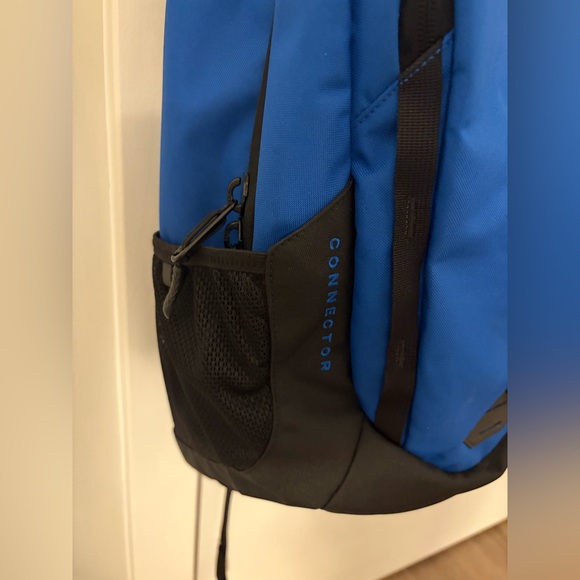 North Face BackPack - Picture 3 of 8